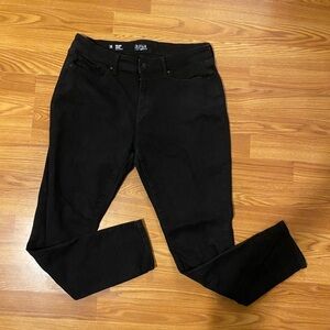 a.n.a. Mid Rise Skinny Black Jeans size 14 (HE)